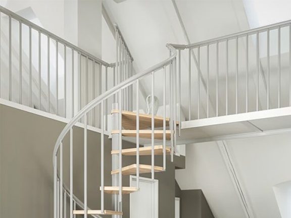 Escalier avec main courante et balustrade sur mesure