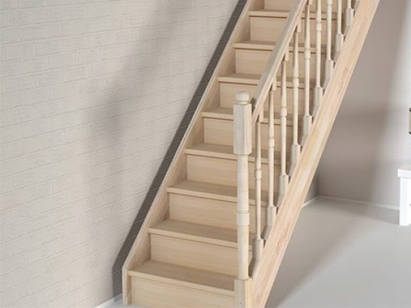 Houten trap met klassieke trapleuning