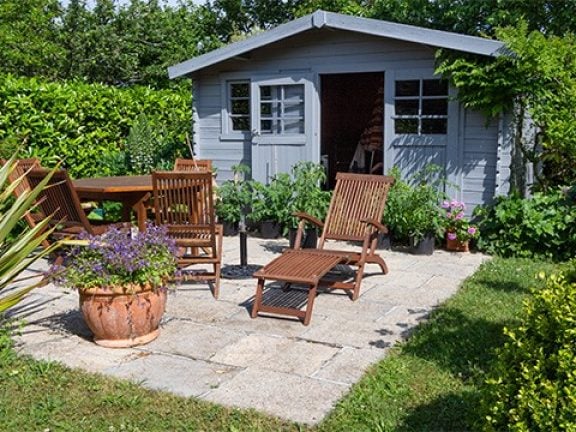 Lasure ou huile V33 pour clôture et abri de jardin
