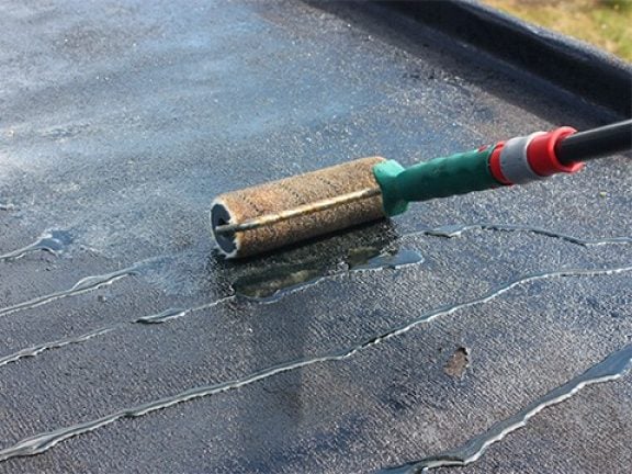 Akoestische tape aanbrengen op metalen profielen