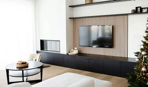 Latt houten wandpanelen badkamer