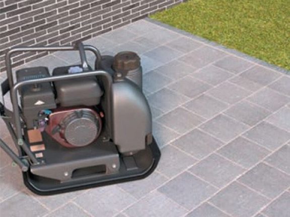 Verticale profielen scheidingswand plaatsen