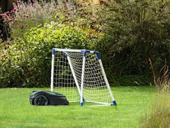 Bosch indego coupe également les petites surfaces d'herbe