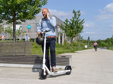 Trottinettes électriques et fournitures