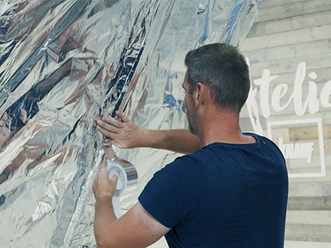 Pose de ruban adhésif en aluminium