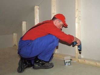 Poser un châssis en bois