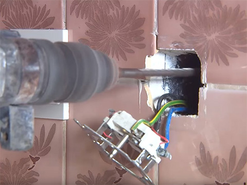 Alimentation électrique de l'intérieur vers l'extérieur