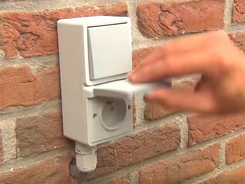 Monter les plaques de recouvrement