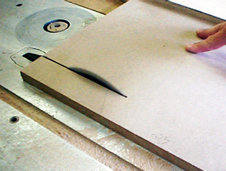 Scier les panneaux en MDF