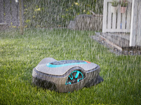 La tondeuse robot Gardena tond par toutes conditions météo