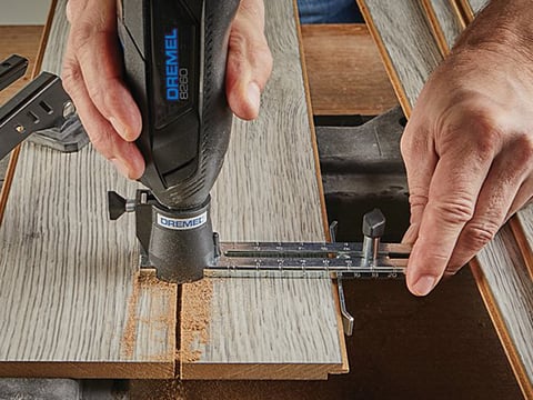 Le multitool Dremel 8260 reste plus frais lors d'une utilisation prolongée et d'applications lourdes.