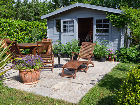 Lasure ou huile V33 pour clôture et abri de jardin