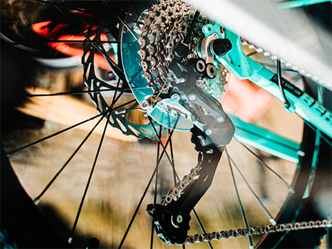 Dégraisser la chaîne de vélo
