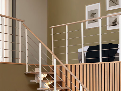 Trap met trapleuning en balustrade op maat