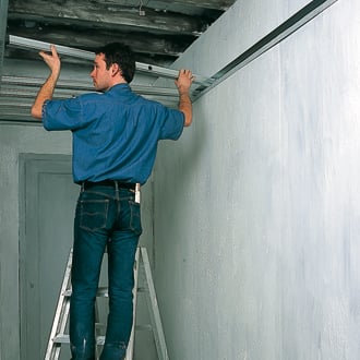 Verticale profielen klemmen in horizontale profielen