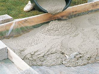 Betonmortel gieten