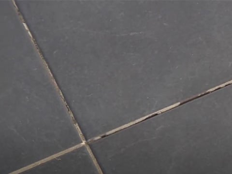 Tegels en voegen nakijken