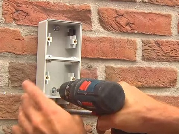 Buitenstopcontact plaatsen