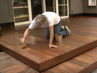 houten terras behandelen met antislip-beits