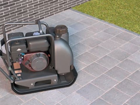 Verticale profielen scheidingswand plaatsen