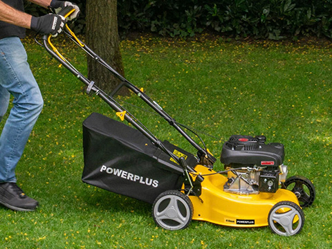 Benzine grasmaaier