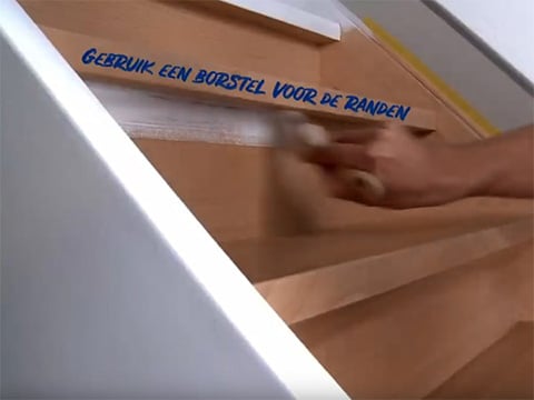 Gebruik een borstel voor de randen