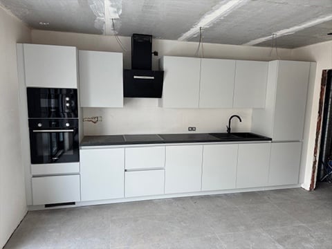 Witte moderne keuken